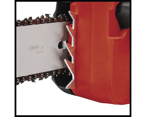 Detailaufnahme einer Kettensäge mit Oregon Kette