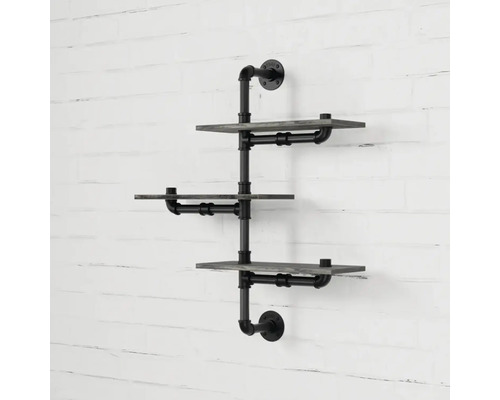 Wandregal mit drei Ablagen, gefertigt aus Metallrohren und Holz.