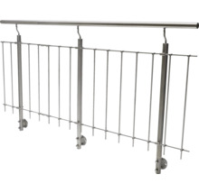 Edelstahlgeländer mit vertikalen Füllstäben und Handlauf