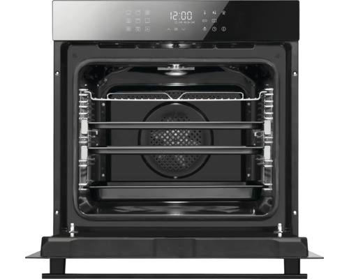 Geöffneter Backofen mit digitaler Anzeige und mehreren Einschubebenen.