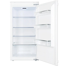 Geöffneter Kühlschrank mit Glasablagen und Gemüsefach