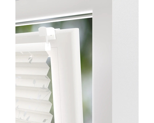 Detailansicht eines Plissees am Fenster