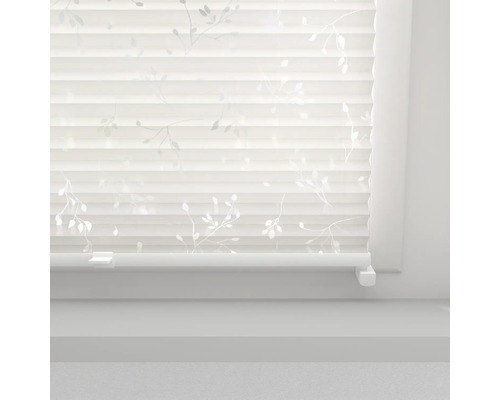 Plissee-Rollo mit Blättermuster am Fenster