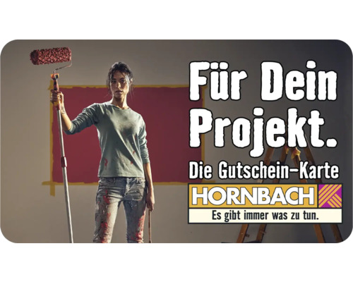 Frau mit Farbroller vor unfertiger Wandmalerei und Hornbach Gutscheinwerbung