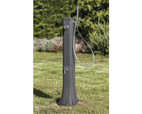 Gartendusche mit Handbrause und Wasserhahn