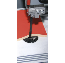 Bandsäge beim Schneiden eines Werkstücks