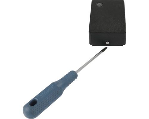 Schraubendreher und schwarzes Gehäuse