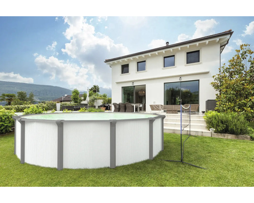 Rundpool im Garten eines Hauses