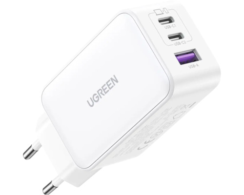 Weißes UGREEN Ladegerät mit USB A und USB C Anschlüssen