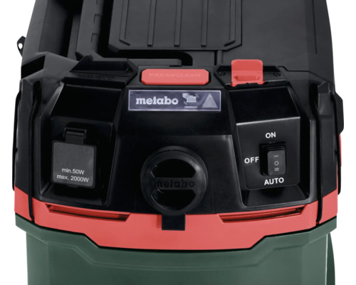Detailansicht eines Metabo Staubsaugers mit Bedienelementen und Steckdose