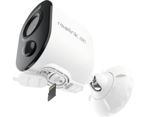 Reolink 4K Überwachungskamera mit eingelegter Micro-SD-Karte.