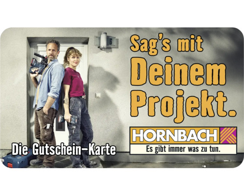 Hornbach Gutschein-Karte: Handwerkerpaar mit Werkzeugen vor dem Haus.