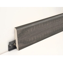 Holzfußleiste mit Clipmontage an einer Wand