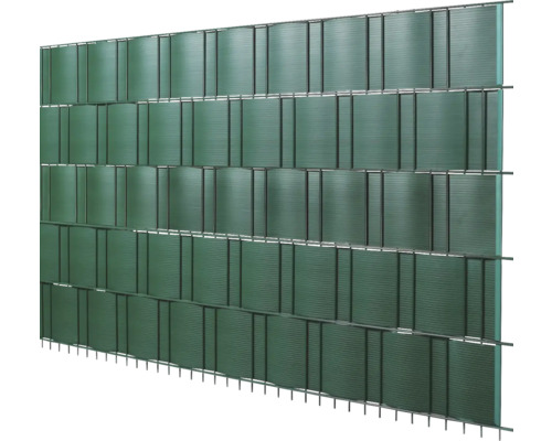 Gartenzaun mit Kunststoffelementen und Metallrahmen