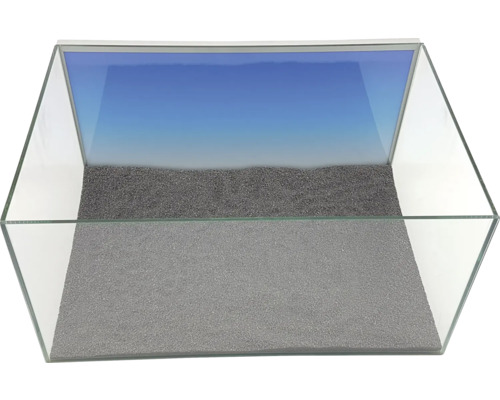 Leeres Glasaquarium mit Kies