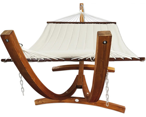 Hängematte mit Holzgestell und weißem Tuch