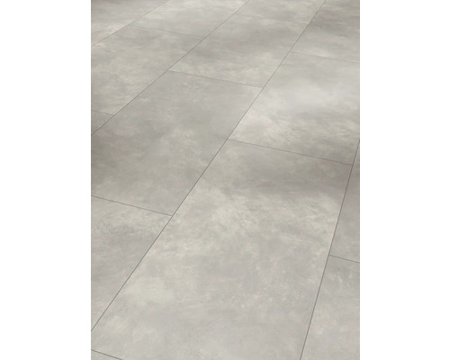 Verlegte Bodenfliesen aus Steinzeug