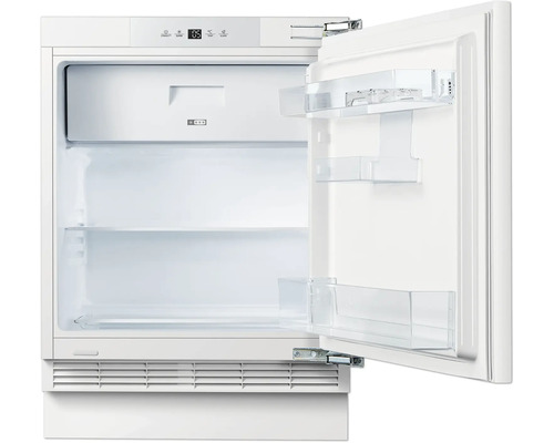 Offener, integrierter Kühlschrank mit Regalen und Fächern