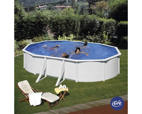 Aufstellpool mit Personen im Garten