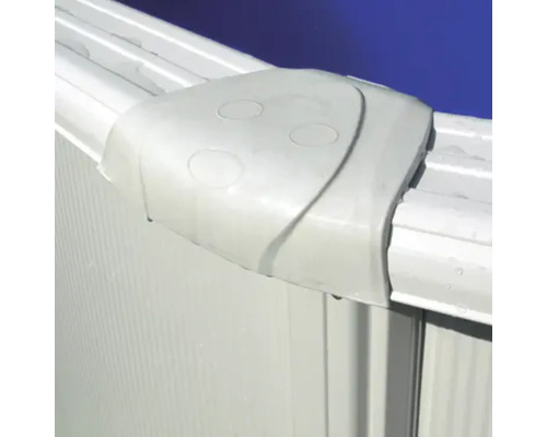 Detail einer Pool-Eckverbindung aus Kunststoff