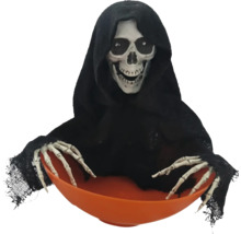 Dekorative Halloween-Figur eines Sensenmanns mit Schale