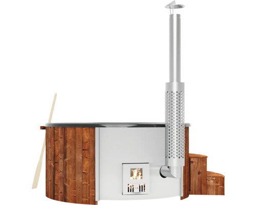 Holzbefeuerter Badezuber mit Ofen und Treppe aus Holz