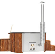 Holzbeheizter Badezuber mit Treppe und Schornstein