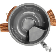 Innenansicht eines Whirlpools mit Holzelementen