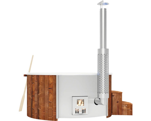 Holzbefeuerter Badezuber mit Schornstein, Holzverkleidung und Treppe