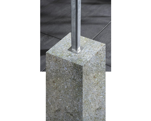 Pfostenfuß aus Beton mit Metallsockel für Zaunpfosten