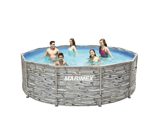 Familienpool mit Steinmuster und gefülltem Wasser
