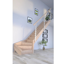 Holztreppe mit Edelstahlgeländer in einem hellen Raum