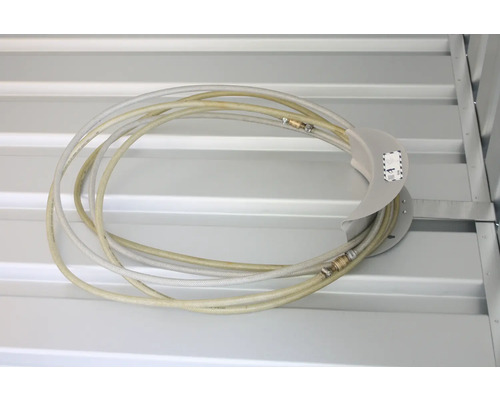 Wasserschlauch auf einer Schlauchhalterung