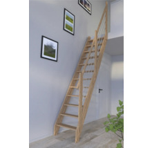 Holztreppe mit Geländer im Innenraum