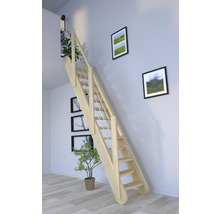 Holztreppe mit Geländer im Innenraum