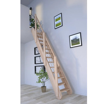 Holztreppe mit Geländer im Raum