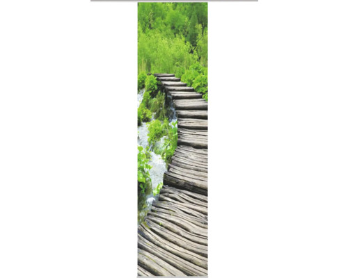 Holzsteg im Grünen