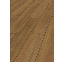 Verlegtes Laminat mit Holzoptik.