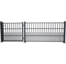 Toranlage aus Metall mit Zaunelement