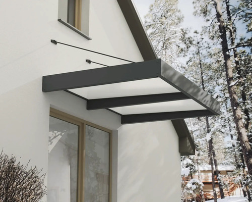 Hausfassade mit Vordach zum Schutz vor Witterungseinflüssen