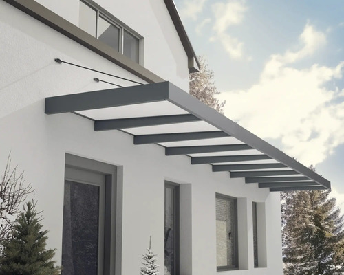 Vordach an einem Haus zur wettergeschützten Eingangsbereichgestaltung