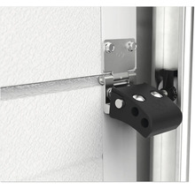 Detailansicht einer Garagentorverriegelung mit Hebel
