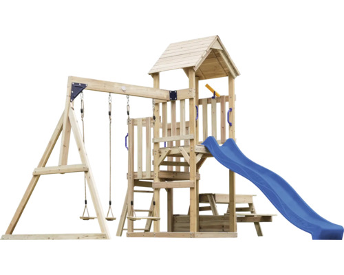 Spielplatz mit Schaukel und Rutsche aus Holz