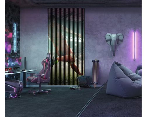 Modernes Zimmer mit Schreibtisch, Gaming-Stuhl, Sitzsack und Wanddekoration