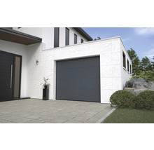 Modernes Haus mit grauer Garage und gepflasterter Auffahrt