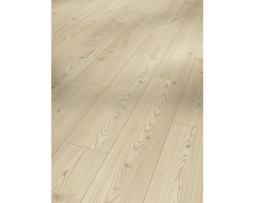 Verlegter Laminatboden in Holzoptik