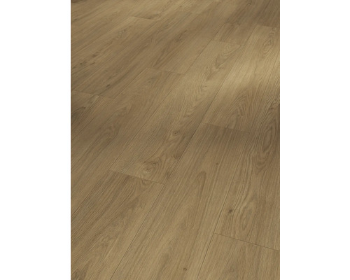 Nahaufnahme von Laminatboden mit Holzoptik