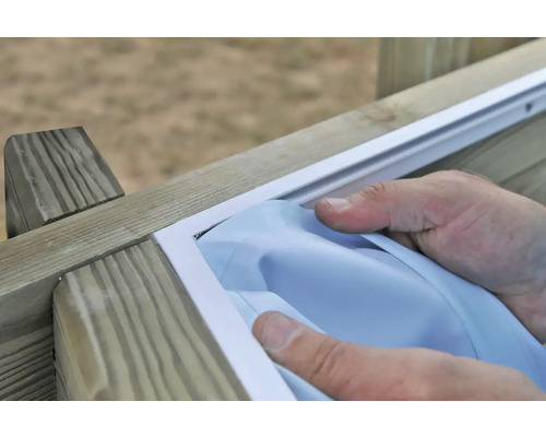 Installation einer Abdeckung in eine Holzkonstruktion