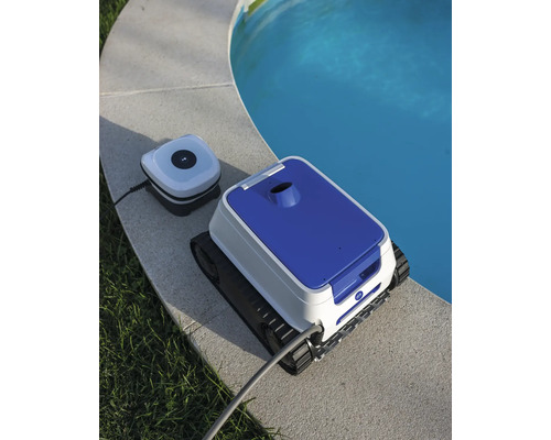 Automatische Poolreiniger mit Steuergerät am Poolrand
