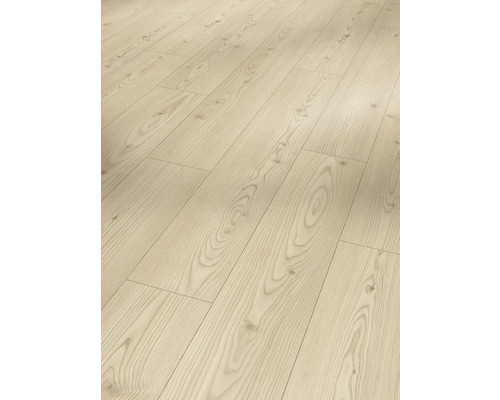 Helle Laminatbodenfläche im Detail